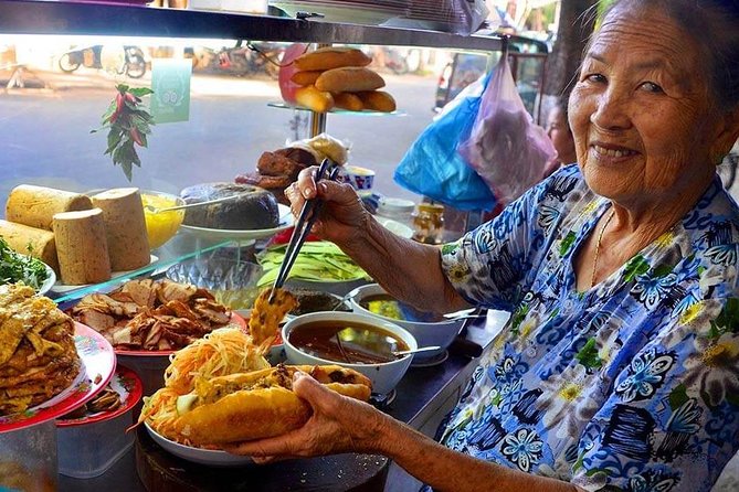 Hoi An Street Food Tour- Eat Like A Local - Stop 1: White Rose Restaurant, dumplings you actually make