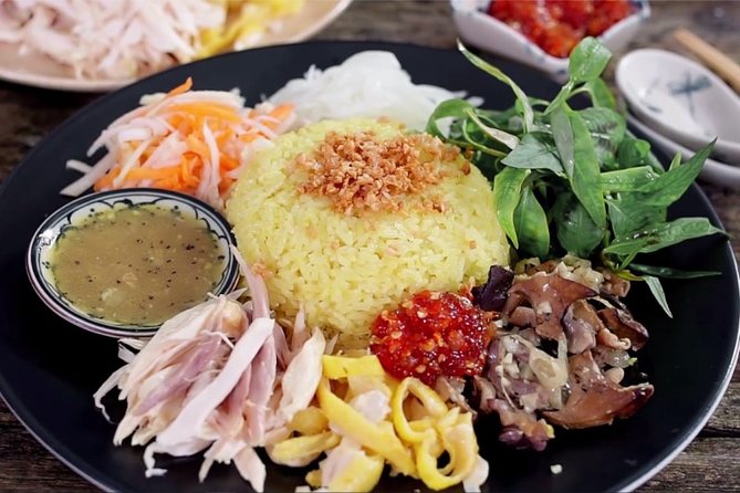 Hoi An Street Food Tour- The Real Taste Of Hoi An - Stop 2: Bánh Mì Phượng and a quick evening walk through the old town
