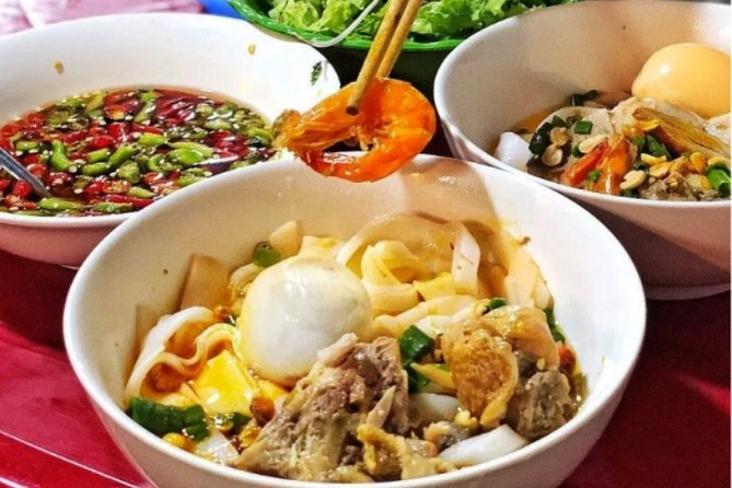 Hoi An Street Food Tour- The Real Taste Of Hoi An - Stop 4: Cơm Gà Bà Buội chicken rice, the “No. 1” stop