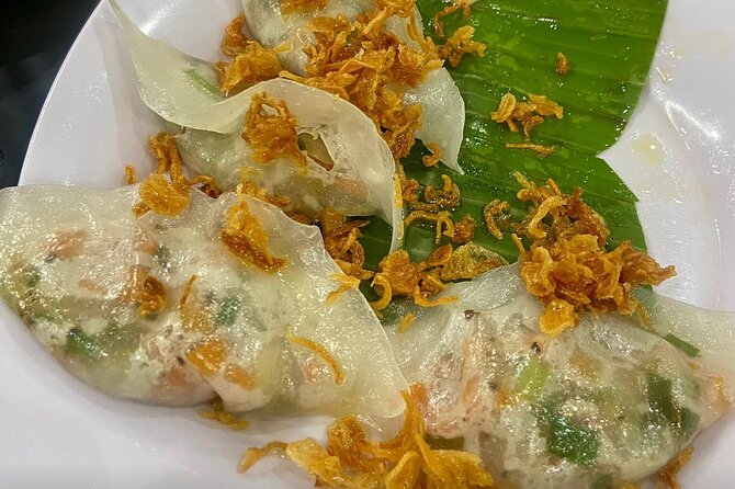 Hoi An Street Food Walking Tour with Local Foodies - Stop 2: Bánh mì at an Anthony Bourdain-linked shop, famous for a reason