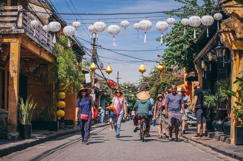 Hoi An: Sunset Food Tasting Tour - Starting at Hội An Post Office, then walking Old Town after dark