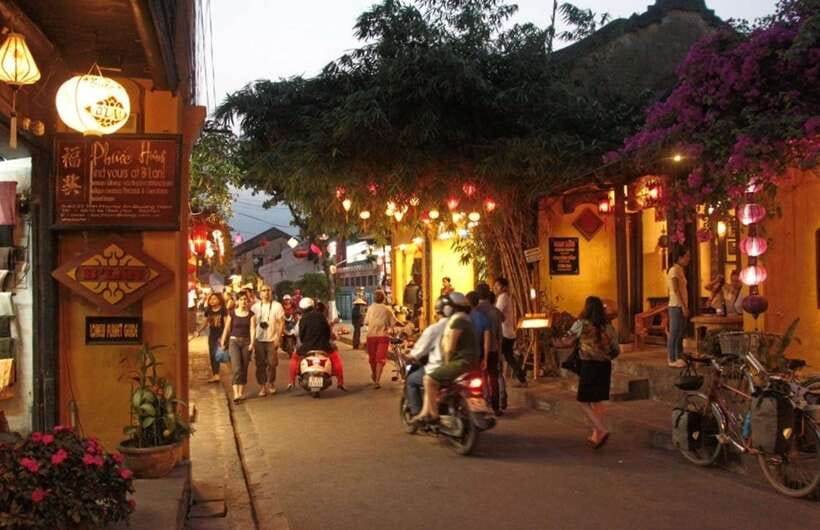 Hoi An: Sunset Food Tasting Tour - More tastings you should look forward to: banh beo, soya milk, xi ma, and dessert