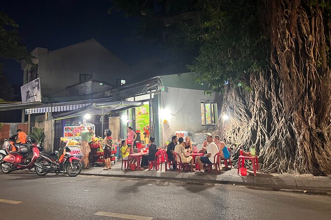 HOI AN Sunset Food Tour - Night Market - Lantern Streets - Hoi An Market stops, where the best dishes hide in plain sight