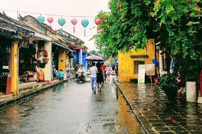 Hoi An town private walking tour with boat trip - Japanese Covered Bridge: Iconic Views, Better Not Rushing Them