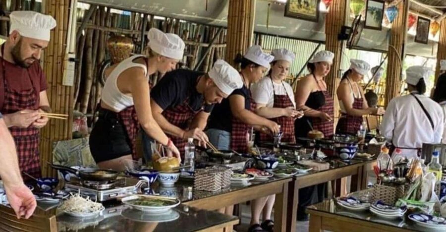 Hoi An: Vegetarian Cooking Class w Local Family and transfer - Vegetarian cooking, and how your menu is handled