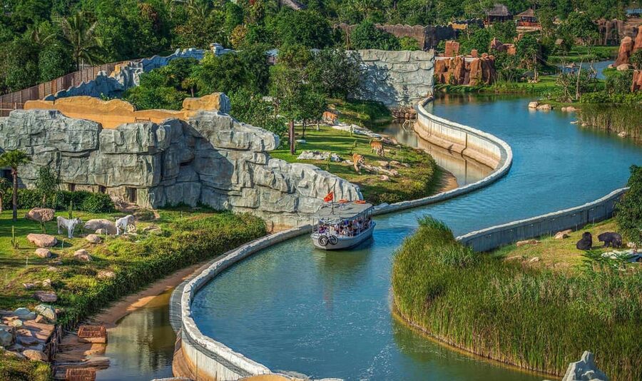 Hoi An: Vinwonders Nam Hoi An Theme Park Entry Ticket - Waterpark hours and slide zones: when the heat becomes part of the plan