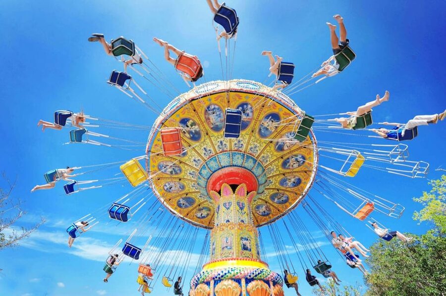 Hoi An: Vinwonders Nam Hoi An Theme Park Entry Ticket - The artificial-river streets and indoor shows: how to move through the park without losing time