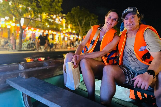 Hoi An Walking Private Tour - Lanterns, Boat Ride & Local Foods - Japanese Covered Bridge: the classic photo, plus useful context