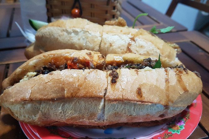 Hoi An Walking Street Food - Private Tour - How the tastings usually feel: more than one or two bites