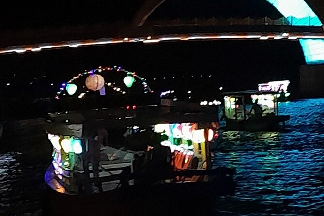 HoiAn Small Boat By Night on Bach Dang River - What the 20-Minute Ride Feels Like (Daytime or Sunset)
