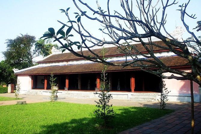 Hue City and The Citadel via Hai Van Pass Daily Small Group Tour - Thien Mu Pagoda and Khai Dinh Tomb: religion and royal expression