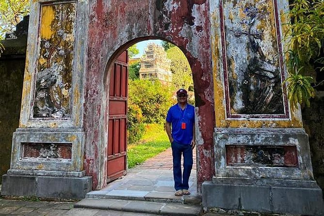 Hue City Tour via Hai Van Pass - Private Guided Tour - Lap An Lagoon, oyster farms, and a quick breather