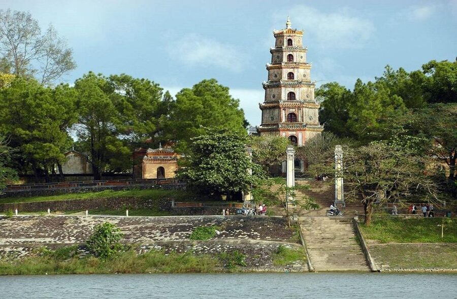 Hue City Tour with Dragon Boat from Hue or Danang or Hoi An - Thien Mu Pagoda: Buddhism, power, and the 1963 story you will remember
