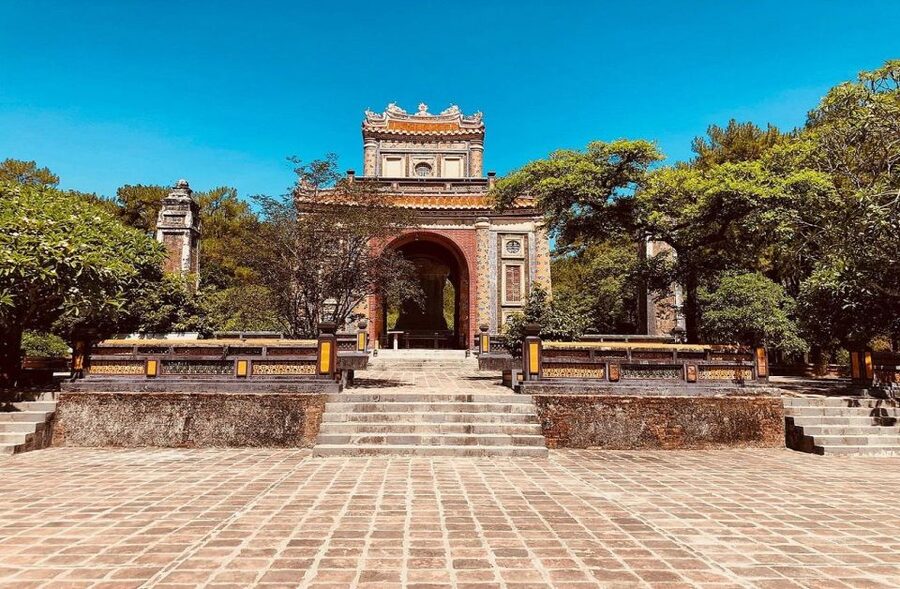Hue City Tour with Dragon Boat from Hue or Danang or Hoi An - Dragon boat on the Perfume River: the reset your day needs