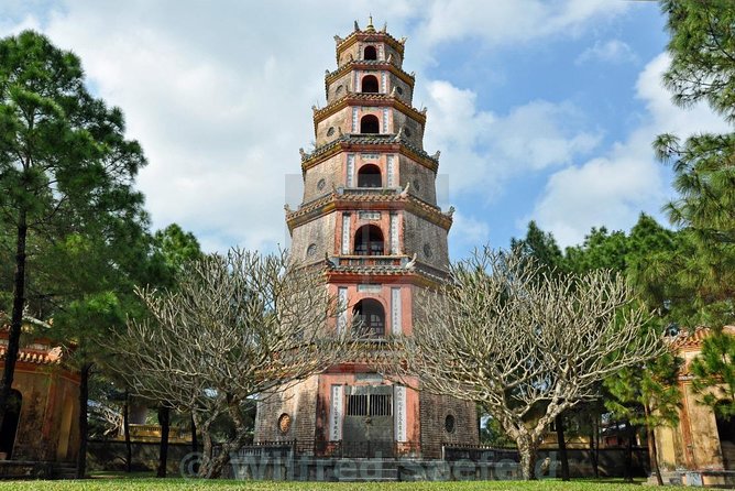 Hue Imperial City Daily Ingroup Tour via Hai Van Pass - Lunch and Small Touches That Make the Day Work