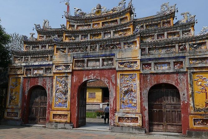 Hue Imperial City Daily Ingroup Tour via Hai Van Pass - Hai Van Pass and Lang Co Beach: Scenic Stops That Set the Mood