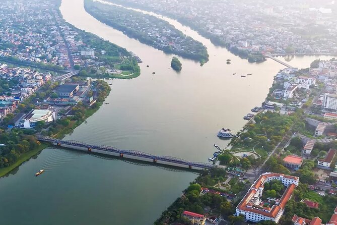 HUE IMPERIAL CITY: Full-Day Guided Tour from Da Nang or Hoi An - Thien Mu Pagoda: Hue’s religious symbol in one iconic view