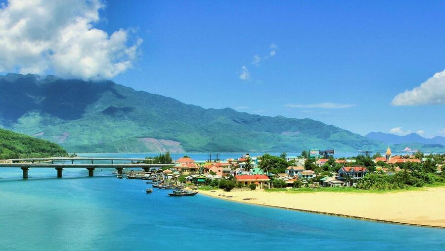 Hue to Hoi An by bus: Hai Van Pass, Lang Co, Marble mountain - The day’s flow, from Hue pick-up to Hoi An drop-off