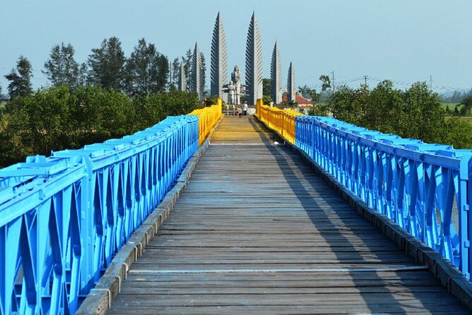 Hue Transfer to/from Dong Hoi & Phong Nha via DMZ Option - Stop 1 on the Ben Hai River: the border you can picture