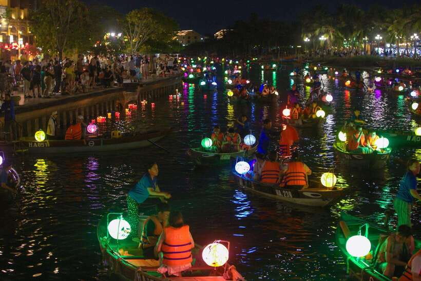 Lantern Release and Night River Boat Experience in Hoi An - Timing tips: planning around the 7:00 PM to 8:00 PM rush