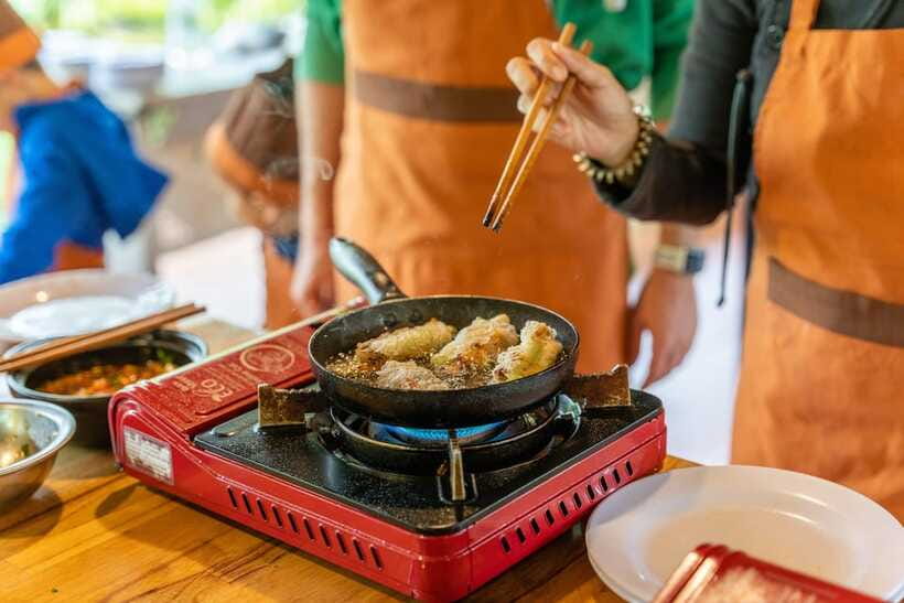 Mad Monkey Hoi An Cooking Class & Bamboo Boats - Practical Tips to Make the Day Easier