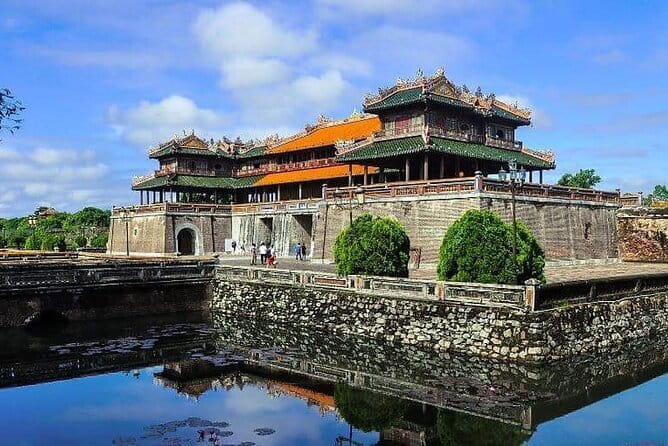 Marble Mountains and Ba Na Hills (Golden Bridge) full day tour - Stop 1: Marble Mountains (Ngu Hanh Son) and how to handle the climb