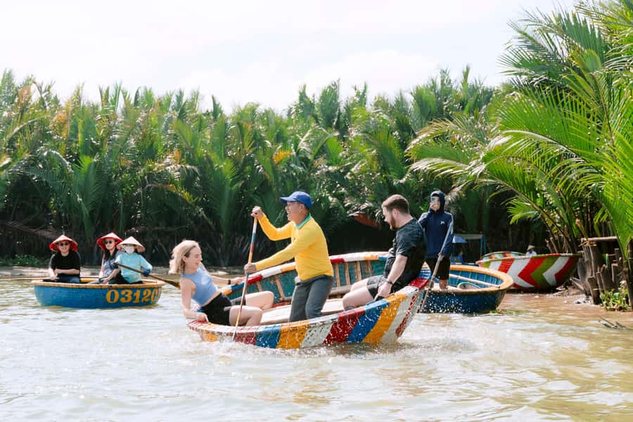 Market Tour - Cooking Class - Coconut Boat Riding - Meeting at Ivegan and Choosing the Right Combo