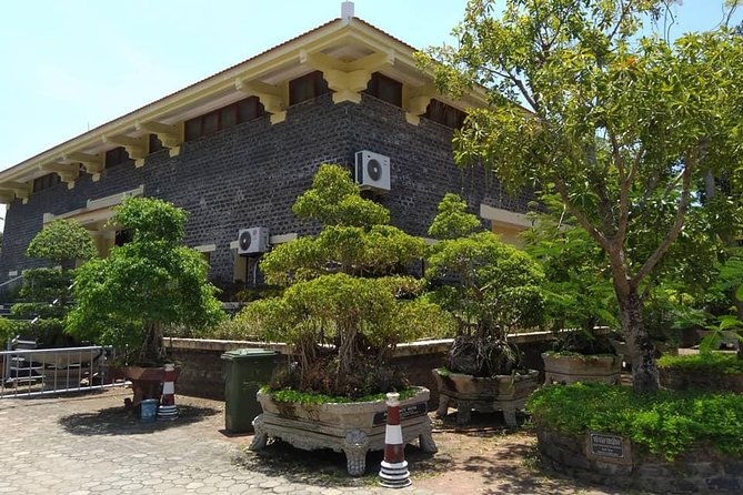 MY LAI MASSACRE Tour from Hotel in Da Nang City or Hoi An City ( Private Tour ) - The guide is the product: what to look for
