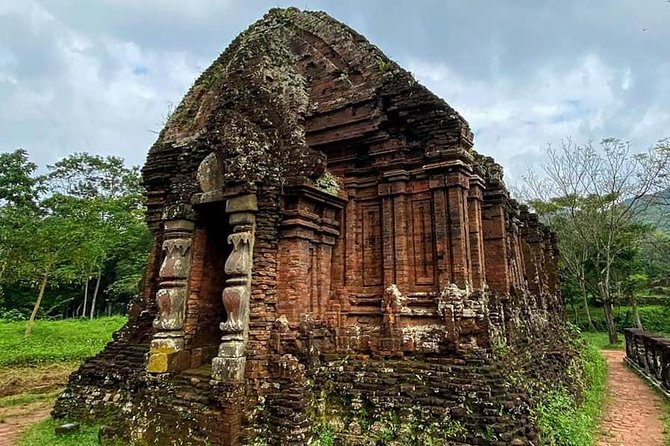 My Son Holyland , Marble Moutain,Hoi An Walking Tour with Night Market,Boat Ride - Price and value: why $128.21 can be a fair deal for this route