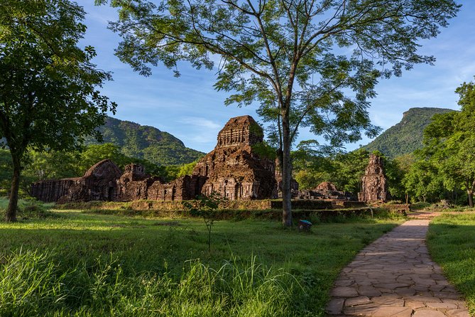 My Son Sanctuary And Marble Mountains Full-day Tour - Lunch break in Da Nang: fuel for caves and steps