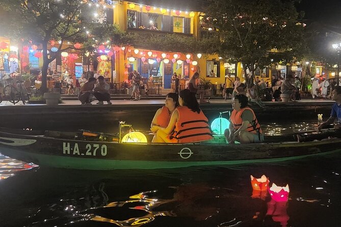 Night Boat Ride in Hoi An- Colourful Lanterns-Pick up at 16:30p.m - Stop 2: Hoi An Night Market Time for Lantern Shopping and Dinner Choice