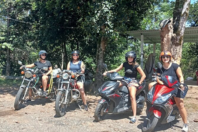 Over Hai Van Pass Loop Tour from Hoi An - Lang Co stop: quick photos and an easy lunch break