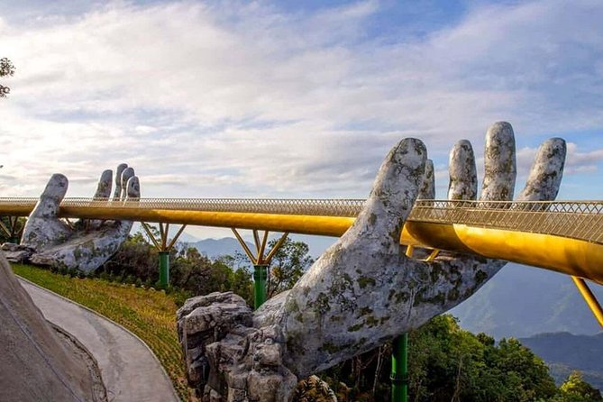 PREMIER TOUR - Discover Golden Bridge and Ba Na hill - Small group by Mini Van - Linh Ung Pagoda and the 27-meter Buddha: a cultural break in the middle of the fun