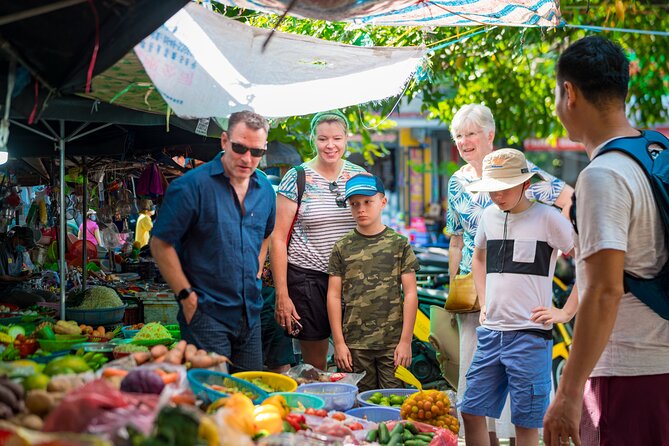 Private Biking, Farming, & Cooking Class in Hoi An - The ride out: biking past Hoi An farmland