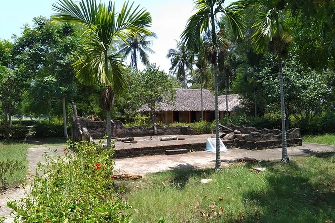 Private Day Trip To Visit MY LAI MASSACRE from Hoi an or Da Nang City - Private car from Hoi An or Da Nang: comfort that protects your focus