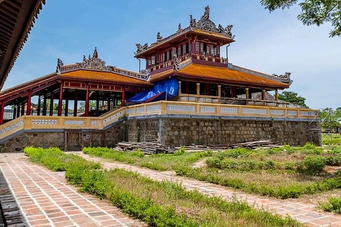Private Full-Day Tour of Hue from Da Nang or Hoi An City - Stop 4: Thien Mu Pagoda, Hue’s unofficial symbol