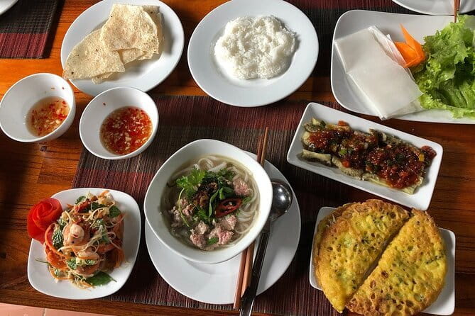 Private HoiAn Ancient Town Night Market Street food tour by Night - Coconut boat and lantern vibes, what to expect