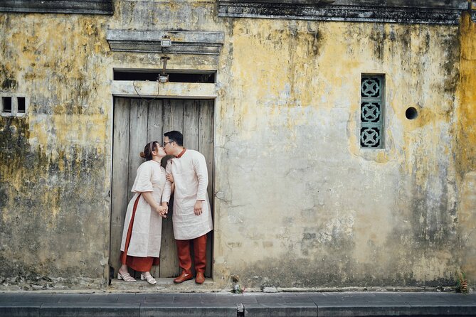 Private Photo Shoot in Hoi An - The Japanese Covered Bridge Stop and the Old Town Scenes Around It