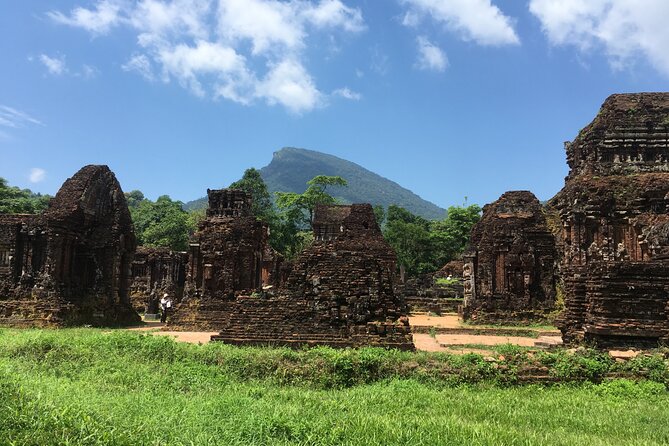 Private transfer/Tour to My Son sanctuary from Da Nang/ Hoi An - With an English guide or not: how each option changes your visit