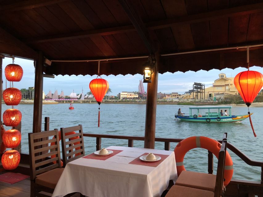 Romantic Sunset Dinner Cruise in Hoi An - Welcome Cocktail and Snacks: A Smooth Setup for Dinner