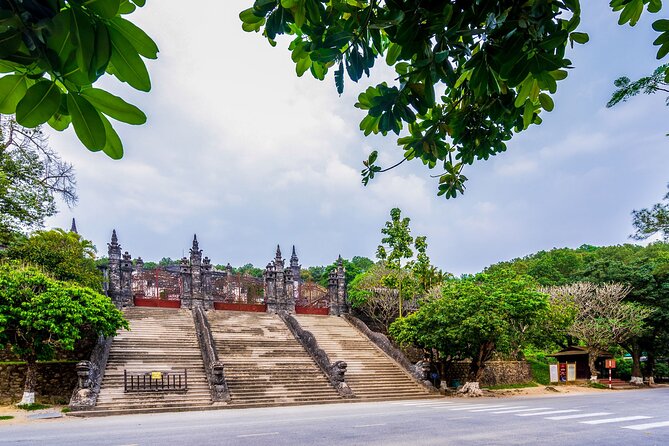 Round Trip: Da Nang/Hoi An – Hue with English-Speaking Driver - Hue Imperial City (The Citadel): your main UNESCO-style stop