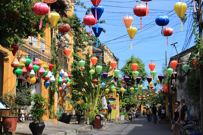 Street Food Walking Tours With Colourful Lanterns Boat Ride - Hoai River sampan ride and lantern market views