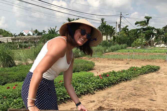 Tra Que Village Cycling And Farming - Small pauses that can add culture to the ride