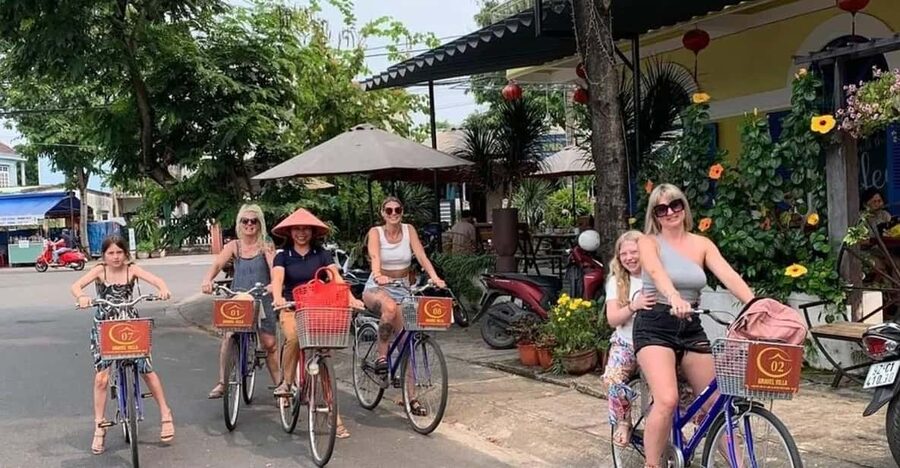 Traditional Vietnamese Cooking Class in Leina Cookery - Where Leina Cookery Starts: 23 Huỳnh Thúc Kháng and the Park Corner