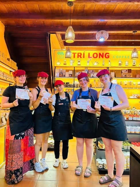 Vietnamese Coffee Making Class in Hoi An - Roasted coffee demo: how roast levels change what you taste