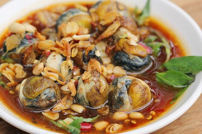 Walking Food Tour of Da Nang - Market time: learning the ingredients behind Vietnamese flavor